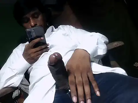 Snapshot of desiboy1101 chatting on 09.28.25 desiboy1101 online show from 09.28.25