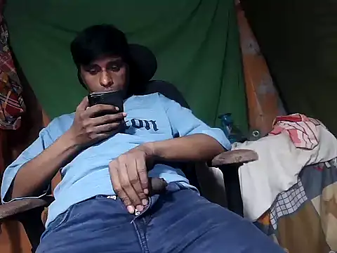 Snapshot of desiboy1101 chatting on 11.14.25 desiboy1101 online show from 11.14.25