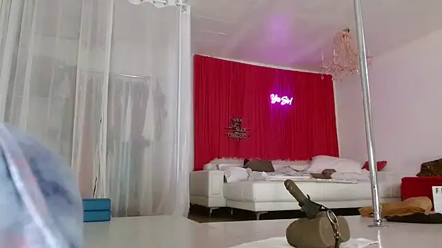 Snapshot of Sweet-Ginger chatting on 12.21.24 Sweet-Ginger online show from 12.21.24