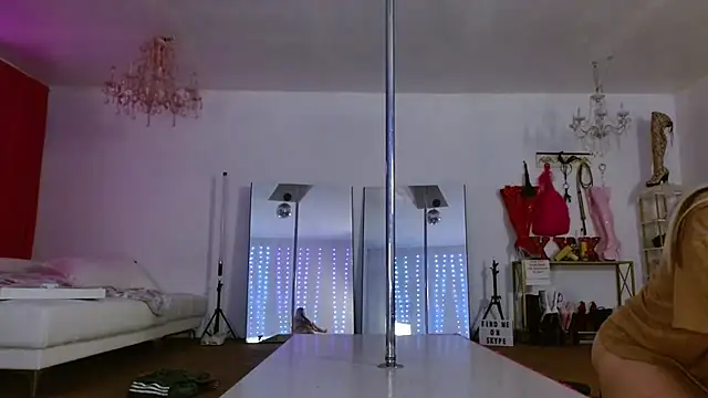 Snapshot of Sweet-Ginger chatting on 01.02.25 Sweet-Ginger online show from 01.02.25