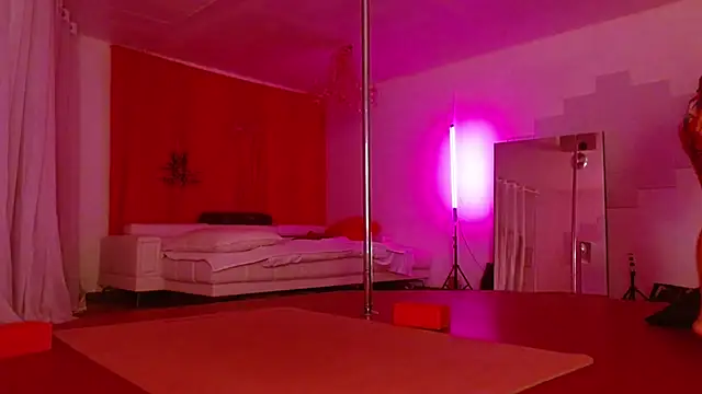 Snapshot of Sweet-Ginger chatting on 09.20.25 Sweet-Ginger online show from 09.20.25