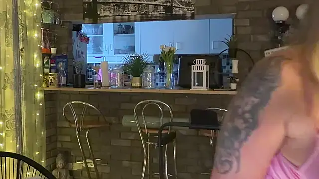 Snapshot of Monageil chatting on 02.11.26 Monageil online show from 02.11.26