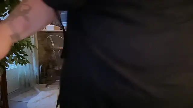 Snapshot of Monageil chatting on 03.25.26 Monageil online show from 03.25.26