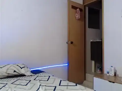 Snapshot of evolet01 chatting on 12.04.24 evolet01 online show from 12.04.24