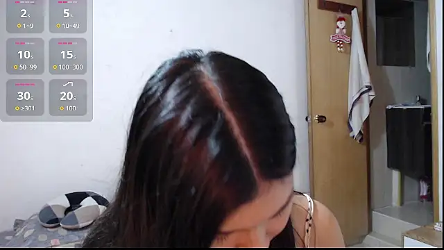 Snapshot of evolet01 chatting on 11.29.25 evolet01 online show from 11.29.25