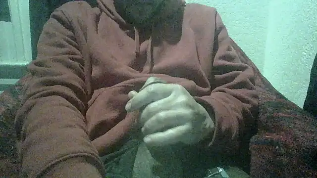 Snapshot of loozamangos chatting on 11.30.25 loozamangos online show from 11.30.25