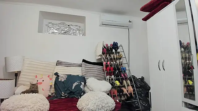 Snapshot of juliahayessxx chatting on 10.22.25 juliahayessxx online show from 10.22.25