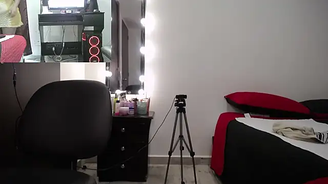 Snapshot of zoe_hotxxx chatting on 03.01.25 zoe hotxxx online show from 03.01.25