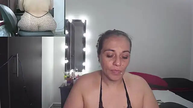 Snapshot of zoe_hotxxx chatting on 03.05.25 zoe hotxxx online show from 03.05.25