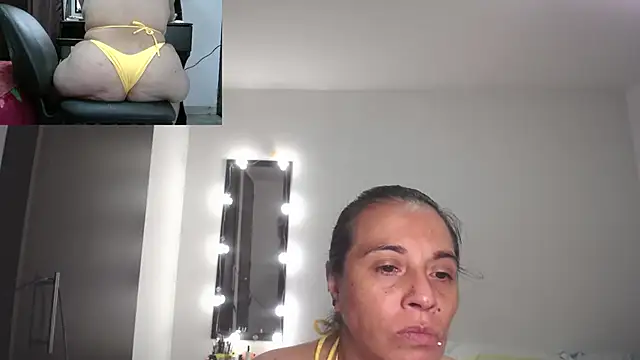 Snapshot of zoe_hotxxx chatting on 11.23.25 zoe hotxxx online show from 11.23.25