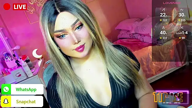 Snapshot of HOTnWILDalice chatting on 10.30.25 HOTnWILDalice online show from 10.30.25