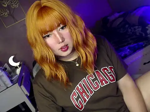 Snapshot of HOTnWILDalice chatting on 11.28.25 HOTnWILDalice online show from 11.28.25