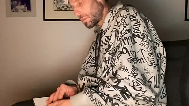 Snapshot of FckbbOy chatting on 11.30.25 FckbbOy online show from 11.30.25