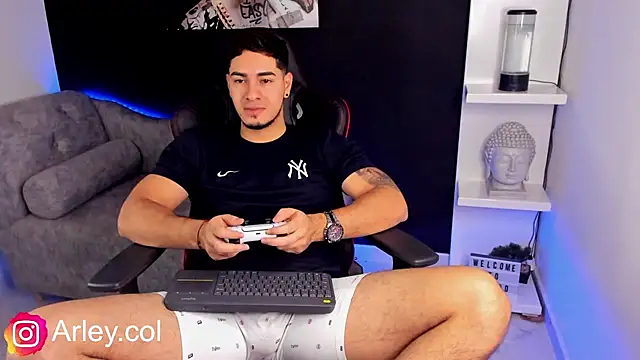 Snapshot of Dimitri_Colleman chatting on 12.13.24 Dimitri Colleman online show from 12.13.24