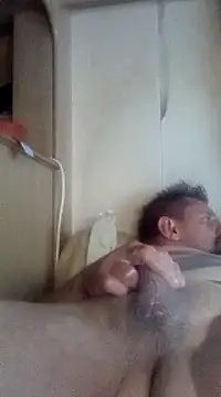 Snapshot of Skody31 chatting on 12.17.24 Skody31 online show from 12.17.24