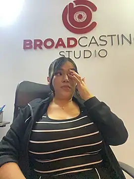 Lia Simons online show from 04.25.26