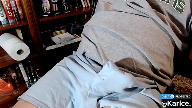 Snapshot of karlce chatting on 10.23.25 karlce online show from 10.23.25