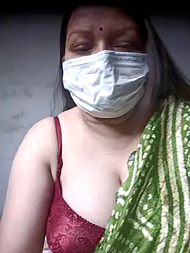 Snapshot of naughtymadam chatting on 04.25.26 naughtymadam online show from 04.25.26