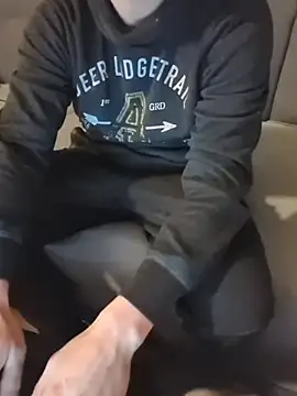 Snapshot of ShyGuyWannaTry chatting on 11.11.25 ShyGuyWannaTry online show from 11.11.25