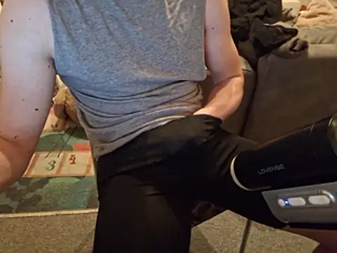 Snapshot of ShyGuyWannaTry chatting on 12.23.25 ShyGuyWannaTry online show from 12.23.25