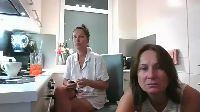 AnnaWaller online show from 08.08.26