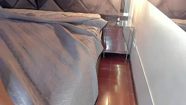 Snapshot of moonsweet1 chatting on 10.29.25 moonsweet1 online show from 10.29.25