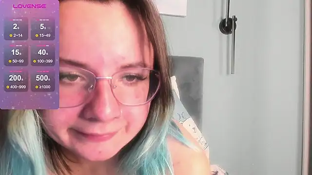 MilaniaCute online show from 10.27.25