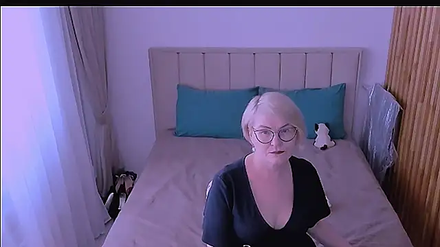 sabrinamacmarren online show from 04.21.26