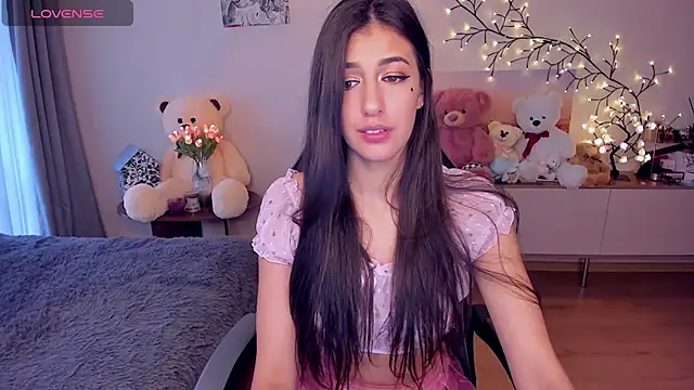 Snapshot of MiaSilkX chatting on 12.12.24 MiaSilkX online show from 12.12.24