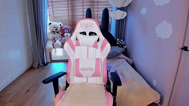 Snapshot of MiaSilkX chatting on 03.13.26 MiaSilkX online show from 03.13.26