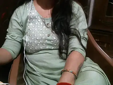 Snapshot of UrsMansi chatting on 11.05.25 UrsMansi online show from 11.05.25