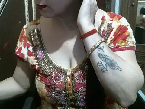 Snapshot of UrsMansi chatting on 11.08.25 UrsMansi online show from 11.08.25