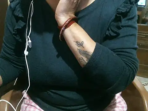 Snapshot of UrsMansi chatting on 11.12.25 UrsMansi online show from 11.12.25