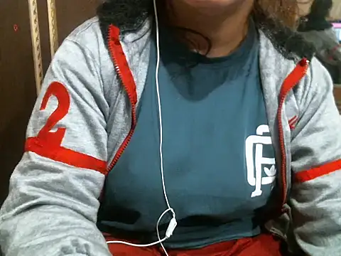 Snapshot of UrsMansi chatting on 12.21.25 UrsMansi online show from 12.21.25