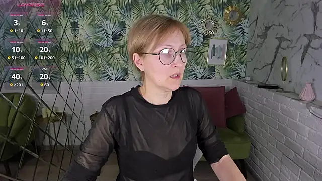 Snapshot of Paris_Cherry chatting on 02.07.26 Paris Cherry online show from 02.07.26