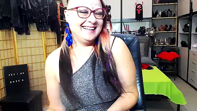 Snapshot of LindaDaemonX chatting on 02.15.26 LindaDaemonX online show from 02.15.26