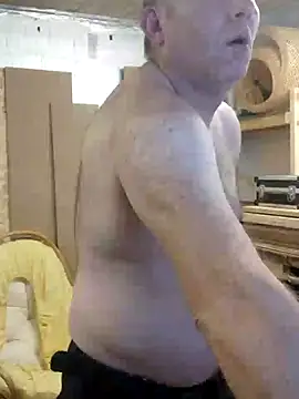 Snapshot of IronedTitan chatting on 12.11.24 IronedTitan online show from 12.11.24