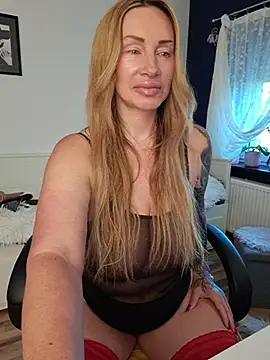 Snapshot of missjenn_x chatting on 05.20.26 missjenn x online show from 05.20.26