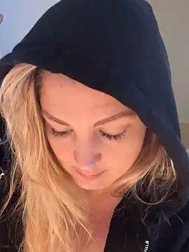 Snapshot of Anna_Alexa chatting on 01.14.25 Anna Alexa online show from 01.14.25