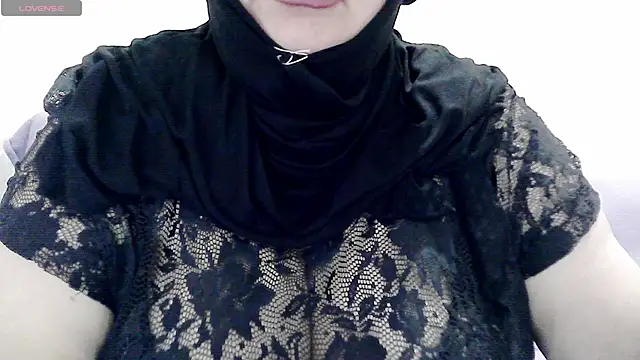 Snapshot of tatli_bela chatting on 11.30.25 tatli bela online show from 11.30.25