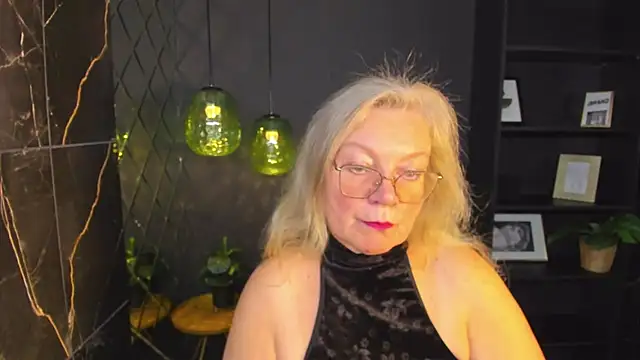 Snapshot of NataliMellow chatting on 10.24.25 NataliMellow online show from 10.24.25