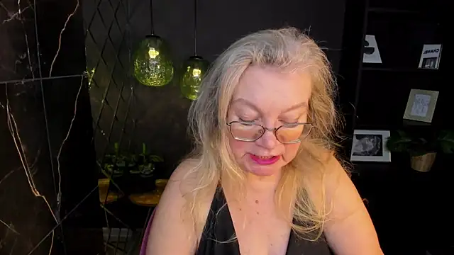 Snapshot of NataliMellow chatting on 11.29.25 NataliMellow online show from 11.29.25