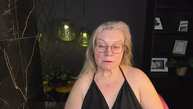 Snapshot of NataliMellow chatting on 12.01.25 NataliMellow online show from 12.01.25