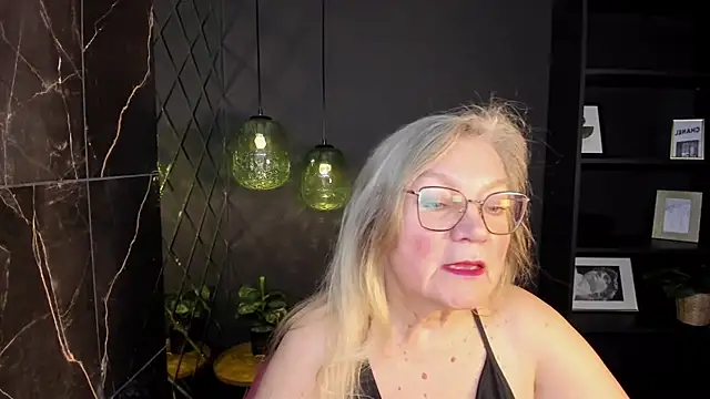 Snapshot of NataliMellow chatting on 01.05.26 NataliMellow online show from 01.05.26