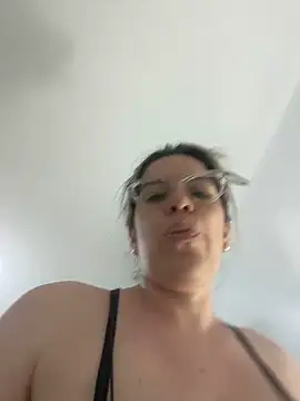 Snapshot of ashlymoon chatting on 12.19.24 ashlymoon online show from 12.19.24