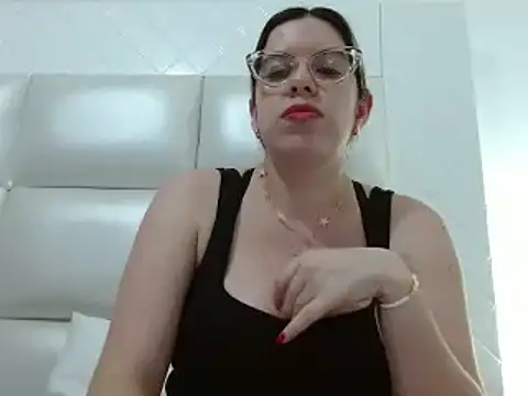 Snapshot of ashlymoon chatting on 01.04.25 ashlymoon online show from 01.04.25