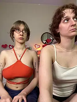 Snapshot of Jitoon_Exe chatting on 02.12.26 Jitoon Exe online show from 02.12.26