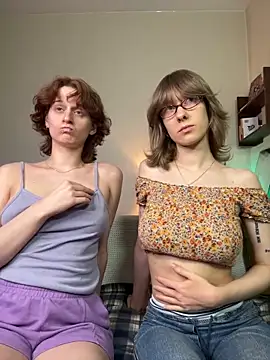 Snapshot of Jitoon_Exe chatting on 03.08.26 Jitoon Exe online show from 03.08.26