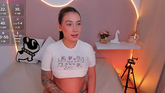 Snapshot of EllieMitchell chatting on 12.22.24 EllieMitchell online show from 12.22.24