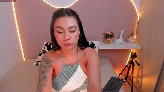 Snapshot of EllieMitchell chatting on 01.10.25 EllieMitchell online show from 01.10.25